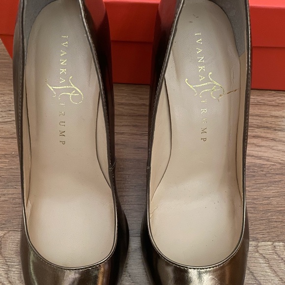 Ivanka Trump Heels - Picture 4 of 6